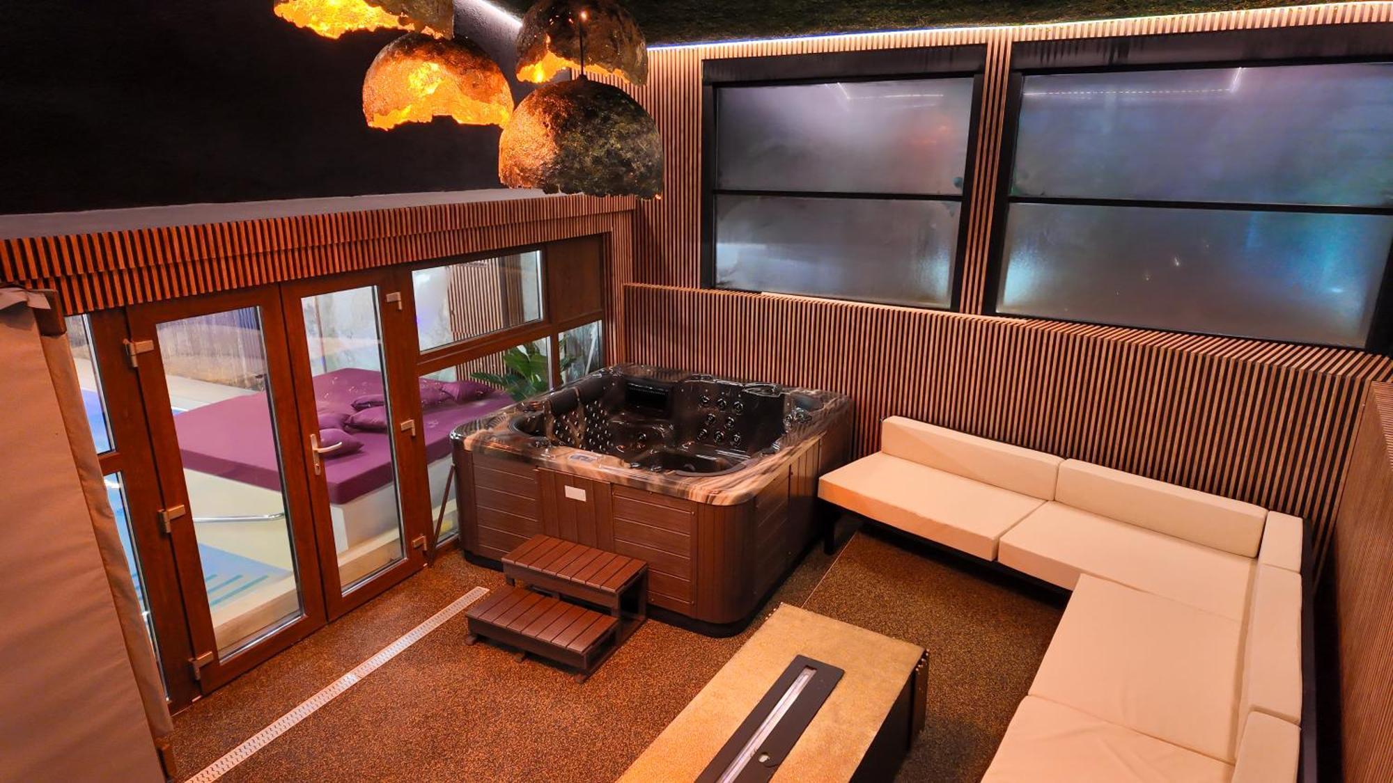 Uve Residence & Spa 피아트라네암츠 외부 사진