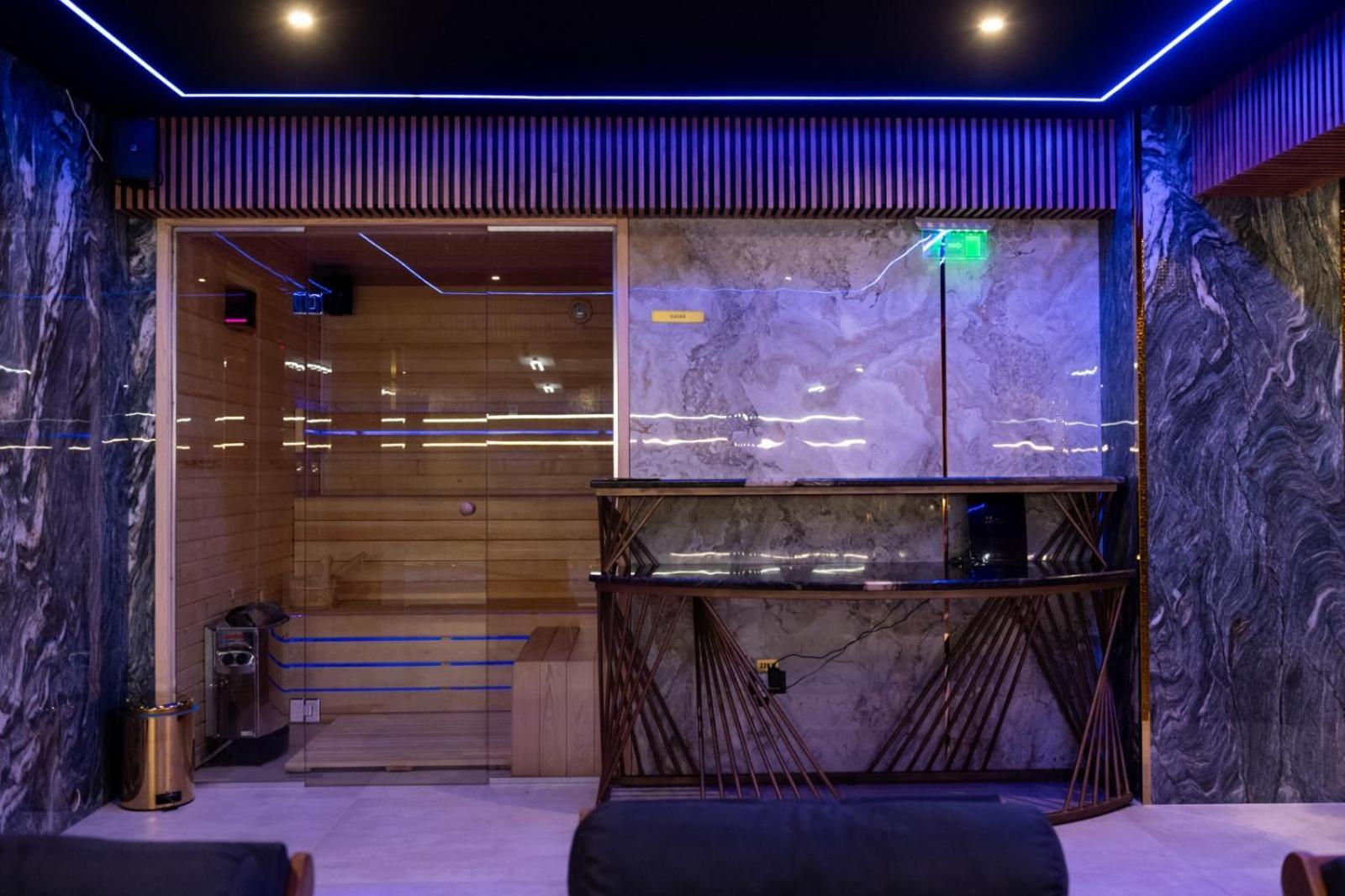 Uve Residence & Spa 피아트라네암츠 외부 사진