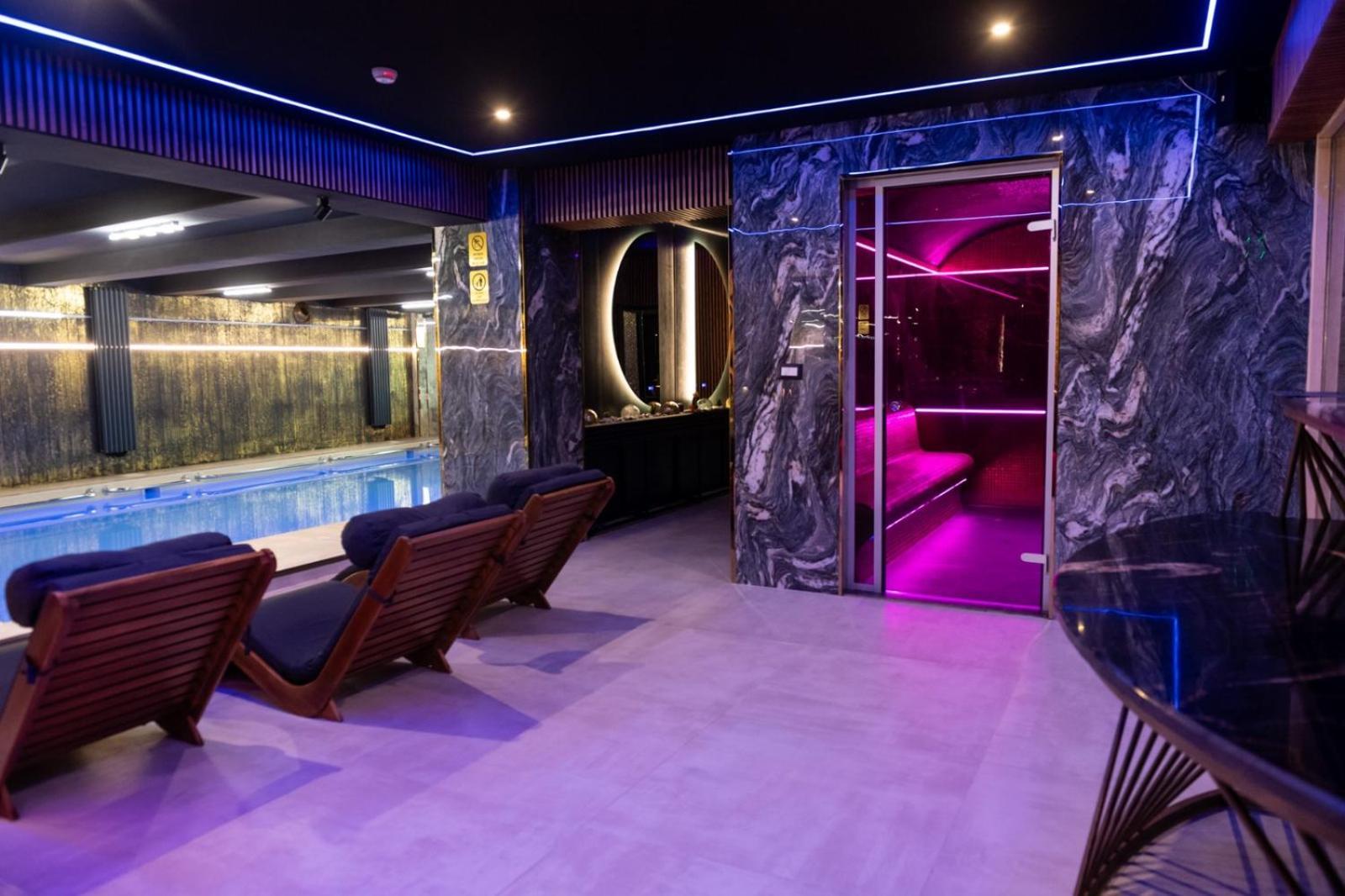 Uve Residence & Spa 피아트라네암츠 외부 사진