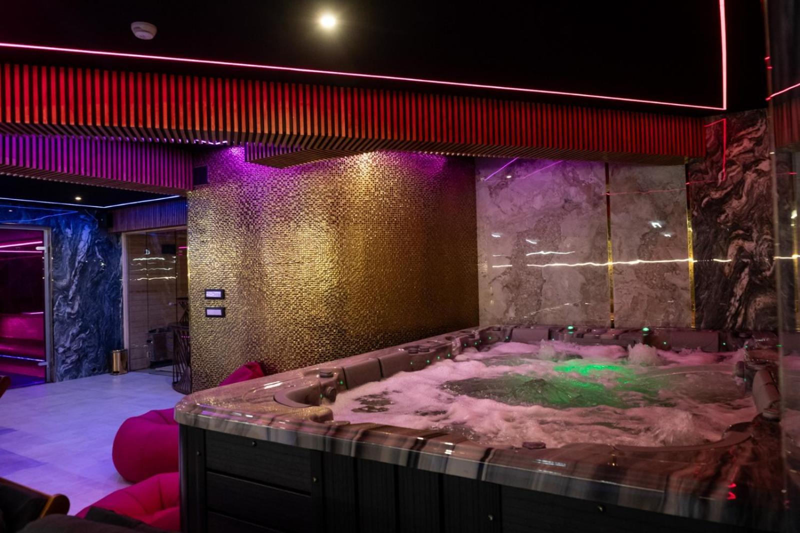 Uve Residence & Spa 피아트라네암츠 객실 사진